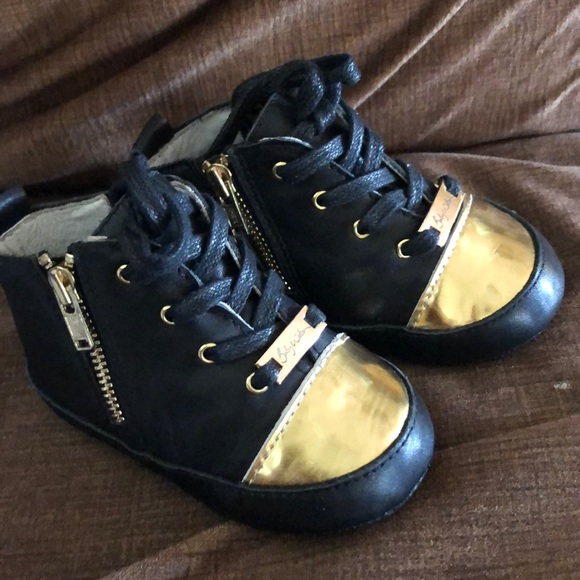 Baby shoes - Picture 1 of 3